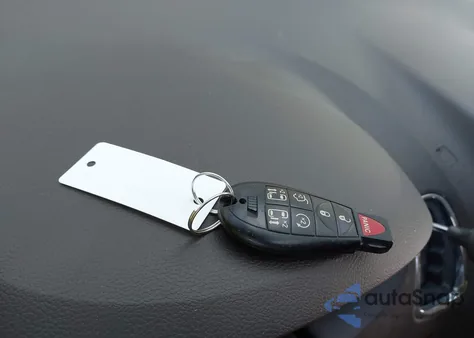 2016 Chrysler Town & Country Touring from USA, damaged, VIN 2C4RC1BG4GR254888